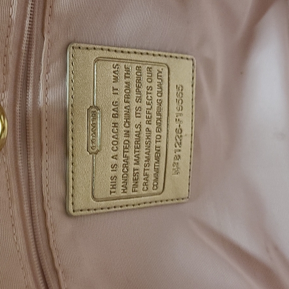 🌺COACH F19565 🌺 LIGHT KHAKI GOLD SIGNATURE LOGO LARGE BECK TOTE MSRP $298 - Picture 3 of 5